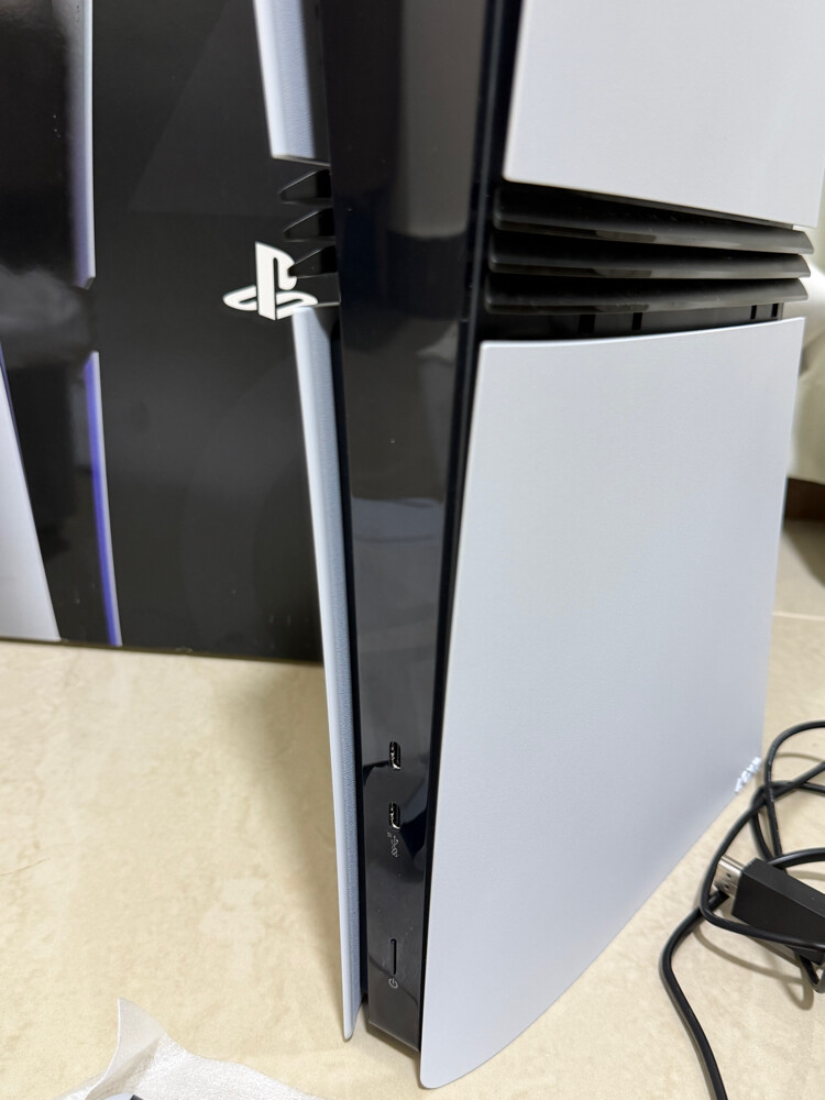 ps5 pro 2TB still new with box  - 2