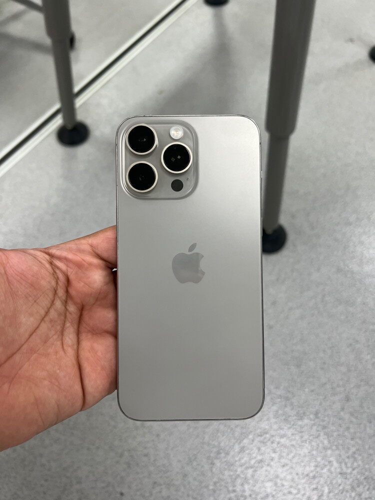 iPhone 15 Pro Max - 1