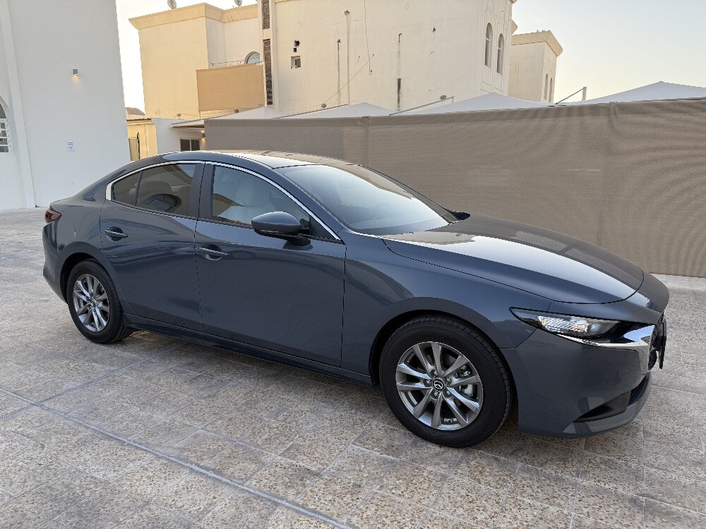 Mazda 3 sedan 2024 only 17k kms - 3