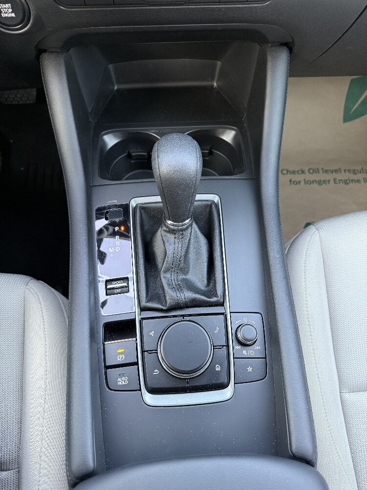 Mazda 3 sedan 2024 only 17k kms - 10