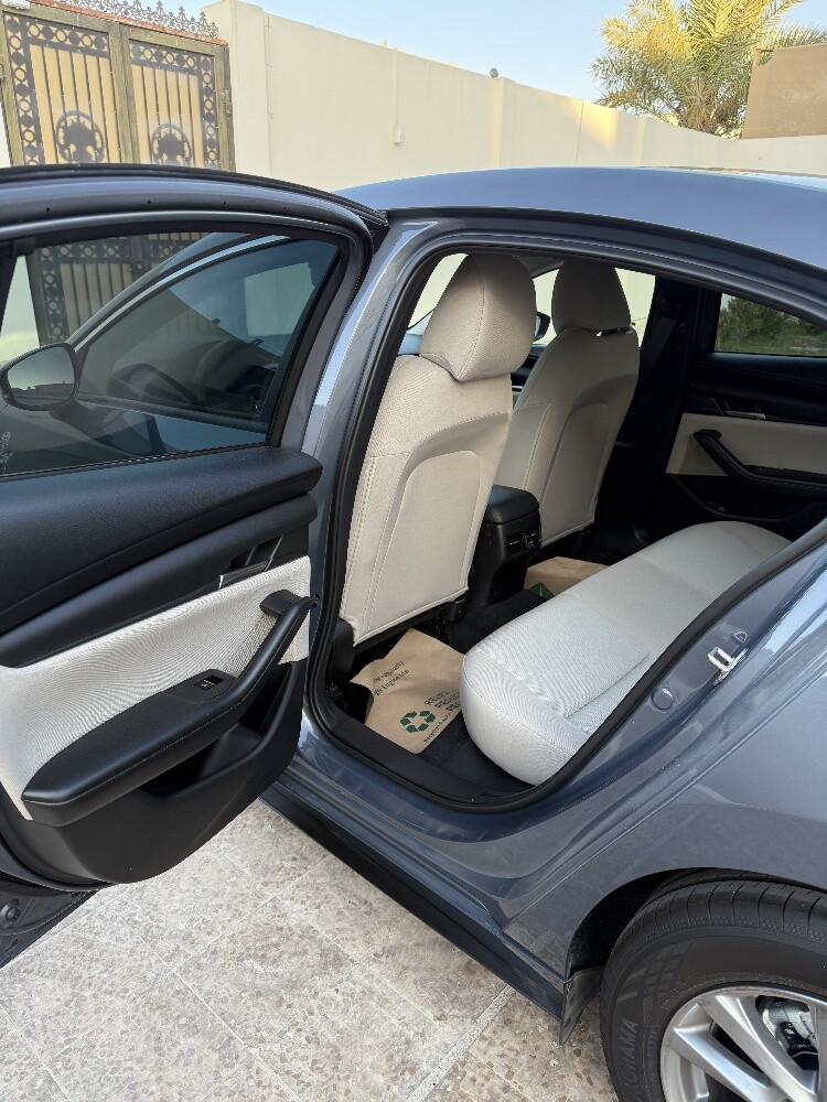 Mazda 3 sedan 2024 only 17k kms - 13