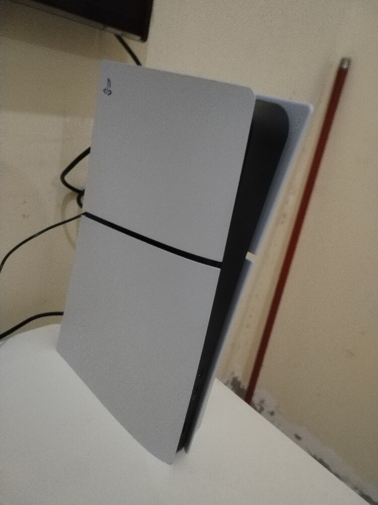 ps5 cd slim good condition - 1