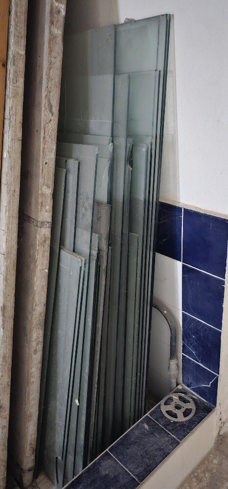 for free glass shelves - 1