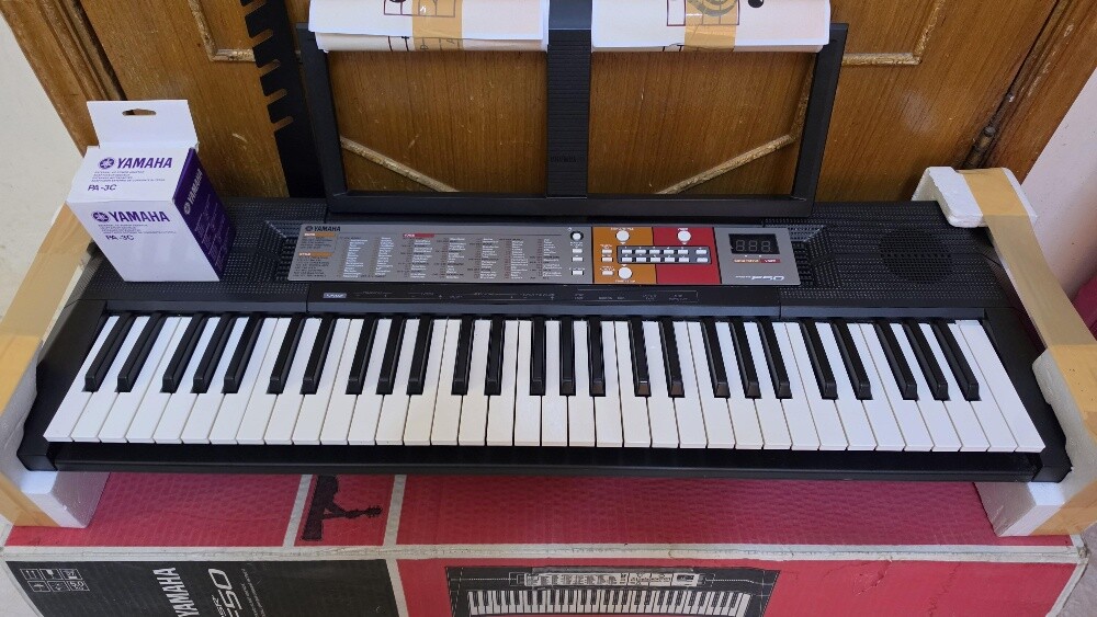 Yamaha PSR F50 - 1