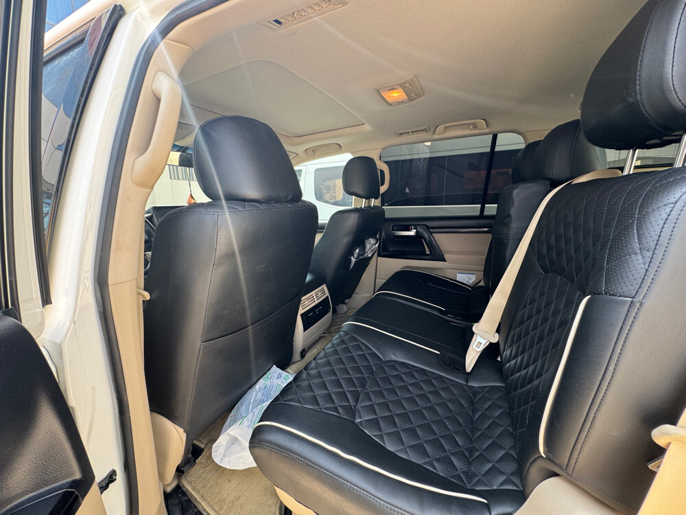 Toyota Land Cruiser GXR  - 10
