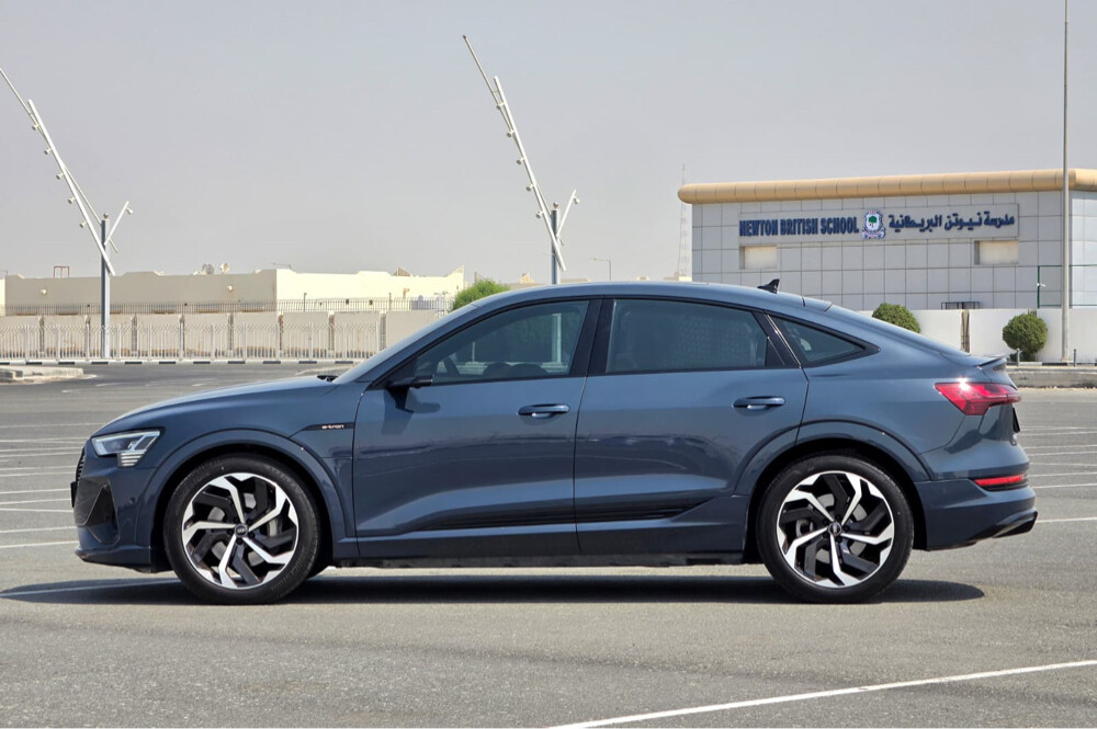 Audi e-tron Model: 2021 - 5