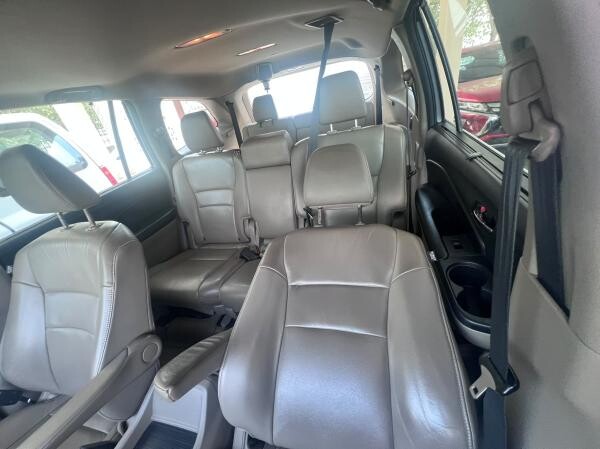Honda pilot-2016 silver color - 4