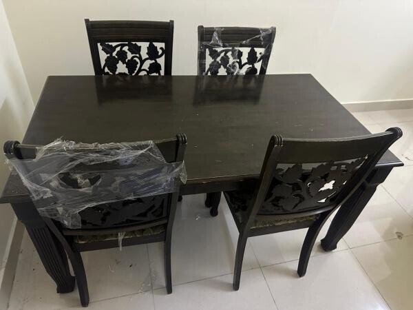 Table with 4 Chairs for Sale QR.200 - 2