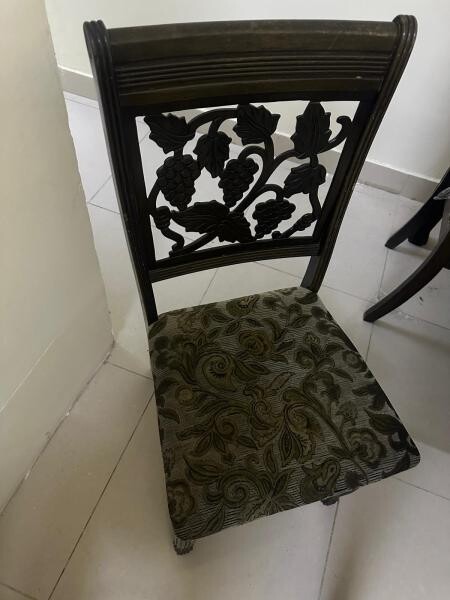 Table with 4 Chairs for Sale QR.200 - 3