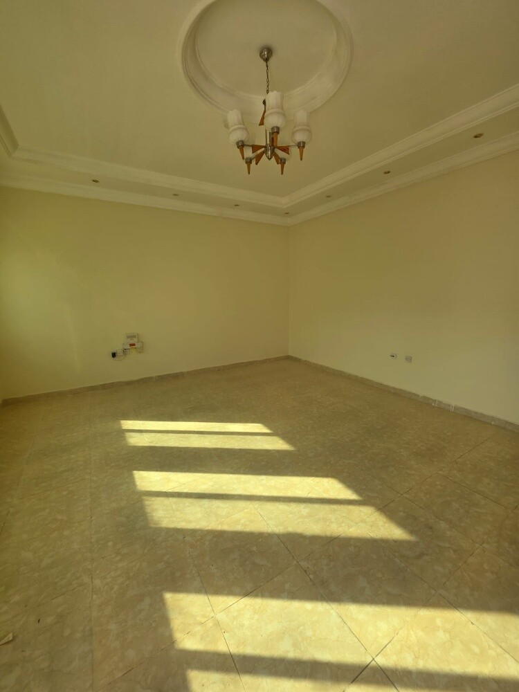 عمارة للبيع في ام غولينا - 5