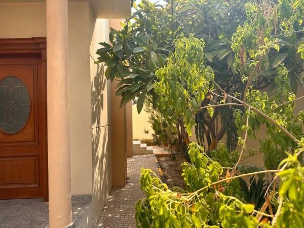 للبيع بيت قديم في مدينة الخور - 1