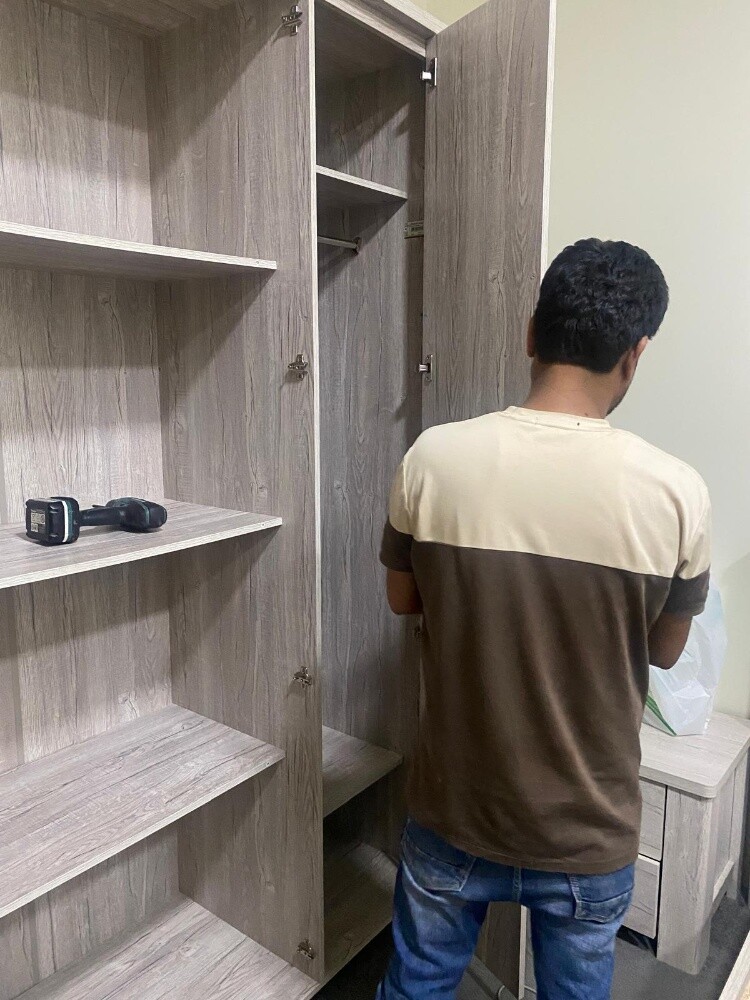 نجار متخصص في تفكيك وتركيب وإصلاح - 1