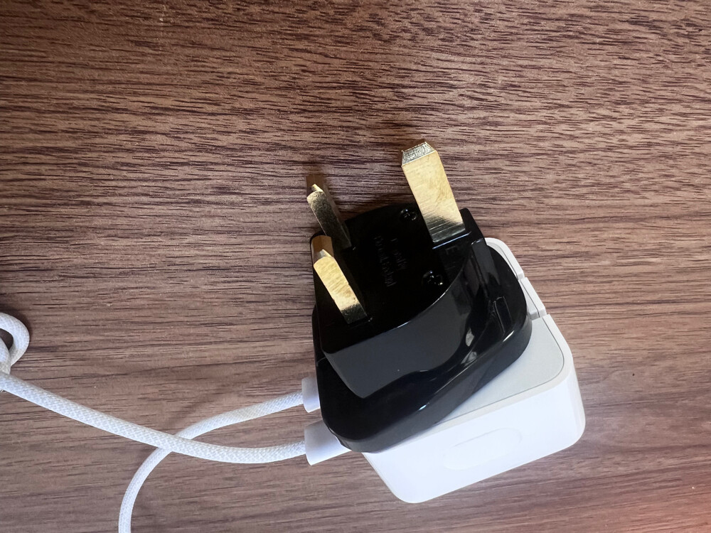 Dual Apple USB-C 35w cables include - 5