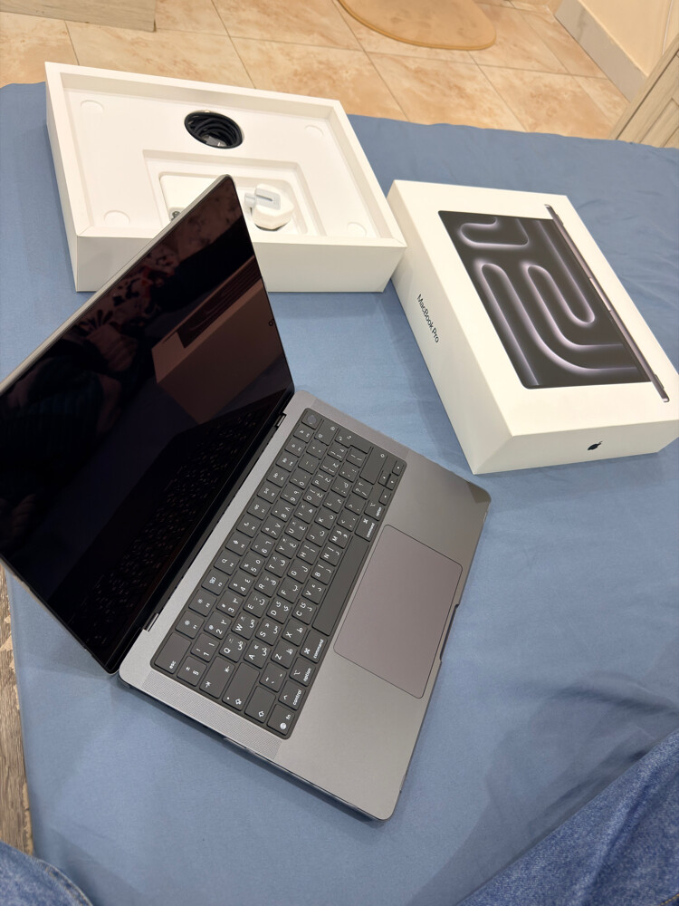 MacBook Pro 14 M5 24GB 2GB Black - 1