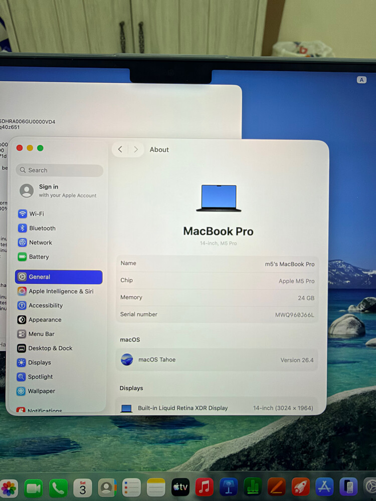 MacBook Pro 14 M5 24GB 2GB Black - 6