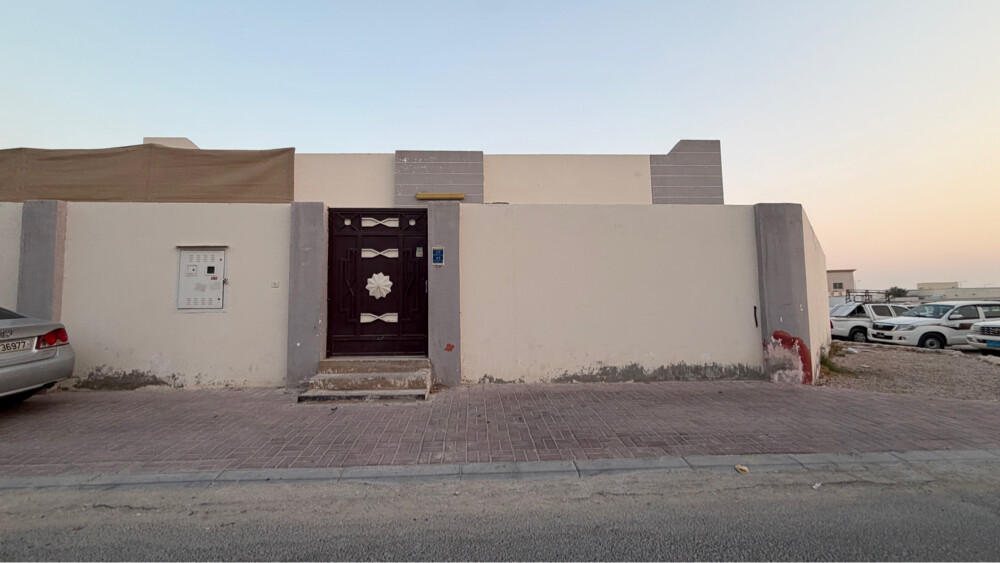 للبيع بيت شعبي معيذر موجر ٨٠٠٠ - 2