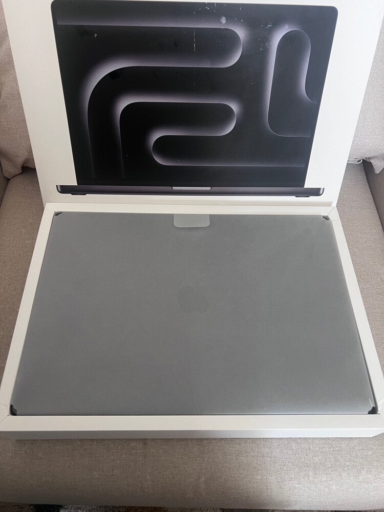New MacBook M4 Max 64R 2TB 40GPU - 1