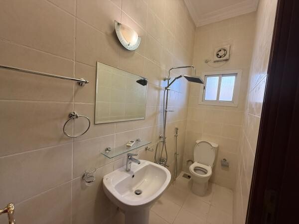 4 BR VILLA W/ BACKYARD ,POOL & GYM - 11