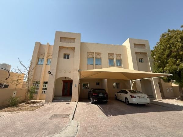 4 BR VILLA W/ BACKYARD ,POOL & GYM - 1