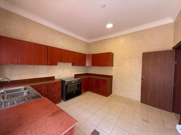 4 BR VILLA W/ BACKYARD ,POOL & GYM - 9