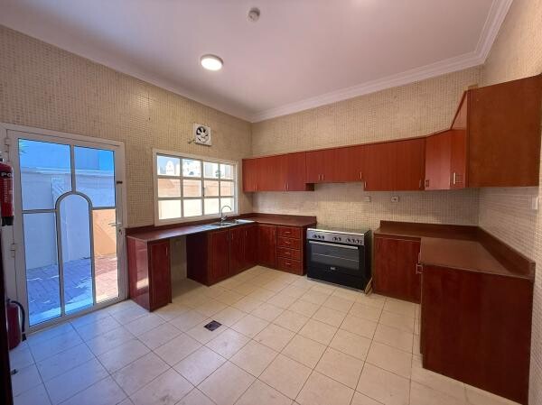 4 BR VILLA W/ BACKYARD ,POOL & GYM - 10