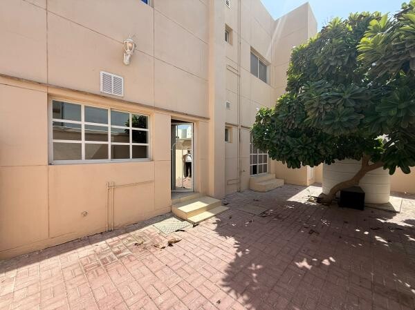 4 BR VILLA W/ BACKYARD ,POOL & GYM - 8