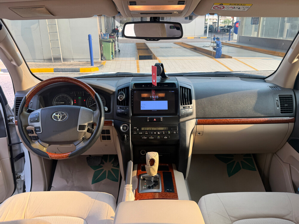 Land Cruiser - 7