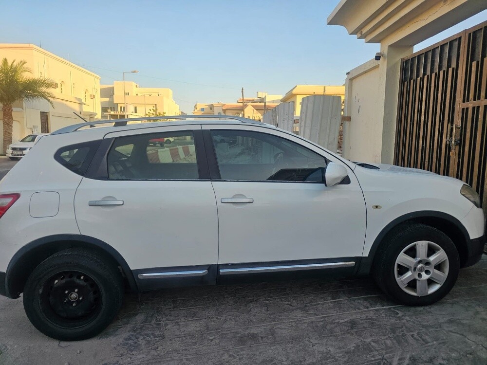 Nissan Qashai, lady owner, good condition.  Selling to upgrade - 3