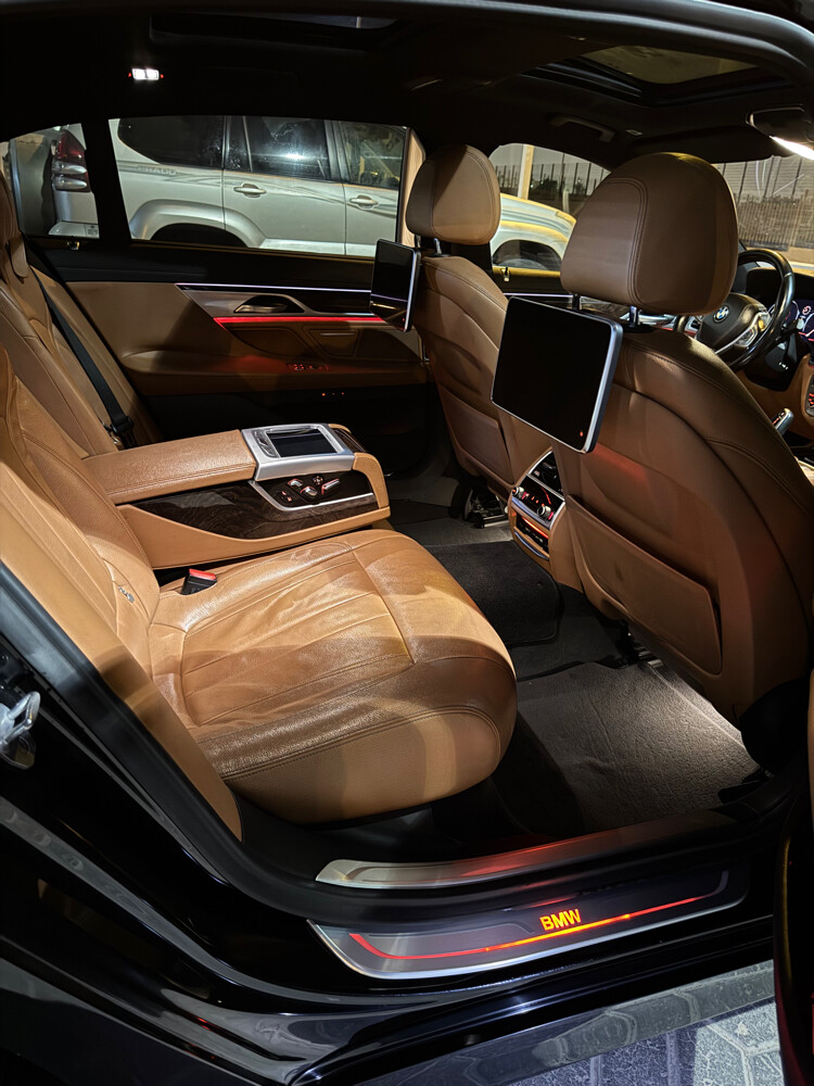 2019 BMW 730 Li - 8