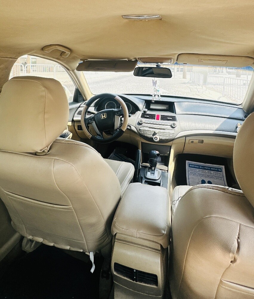 Honda Accord 2011 Lady driven - 6