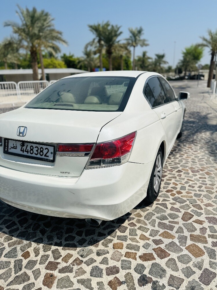 Honda Accord 2011 Lady driven - 4