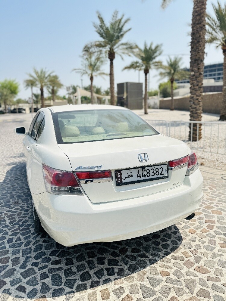 Honda Accord 2011 Lady driven - 3