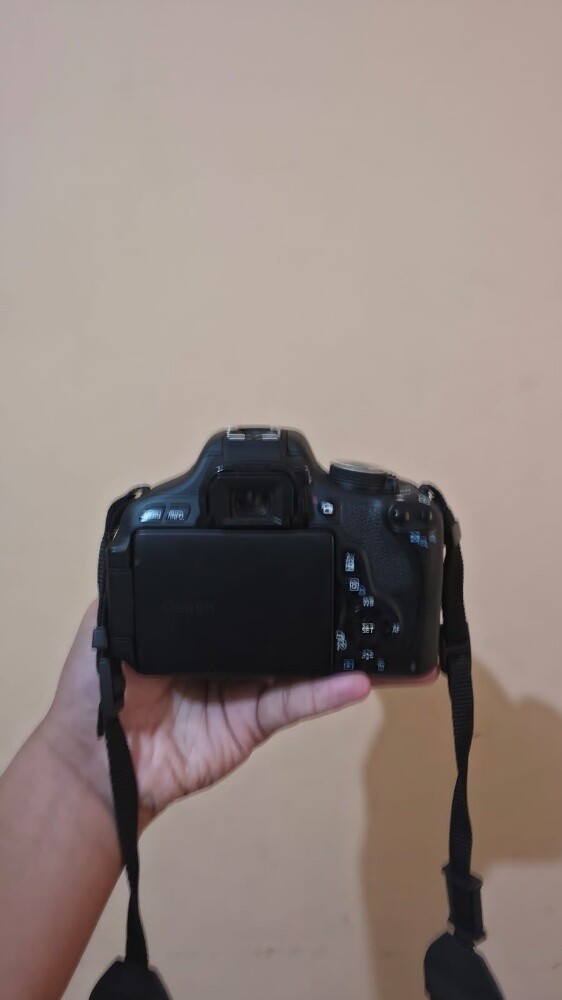 canon EOS 600D DSLR - 5