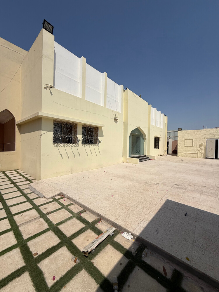 Large Traditional House - 13