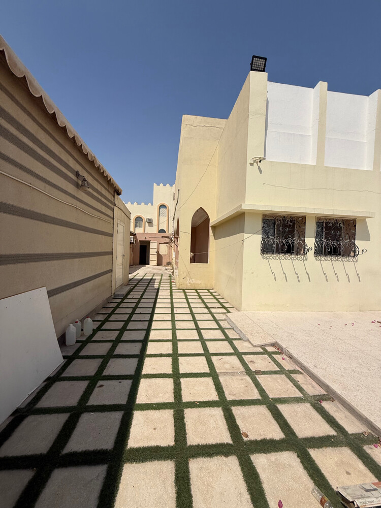 Large Traditional House - 11