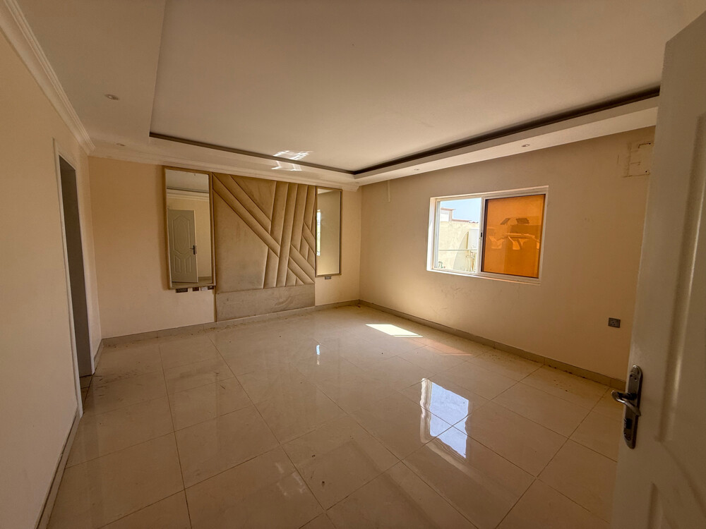 Large Traditional House - 6