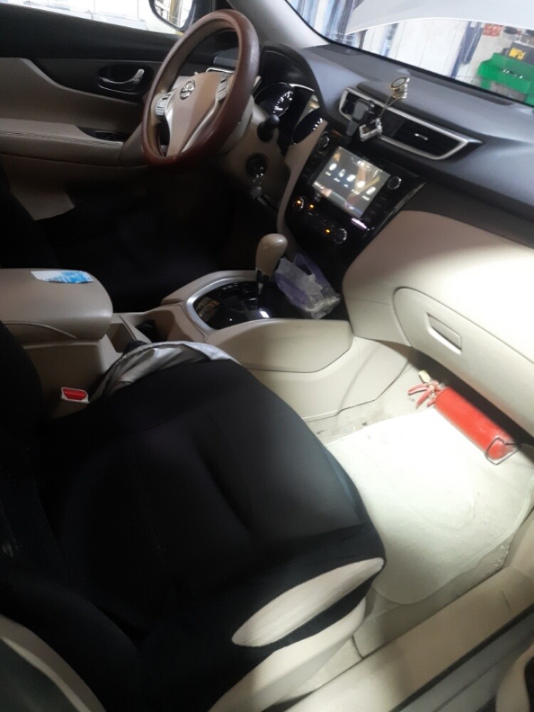 Nissan X Trail excellent condition mailage 32000 Estemarah until - 5
