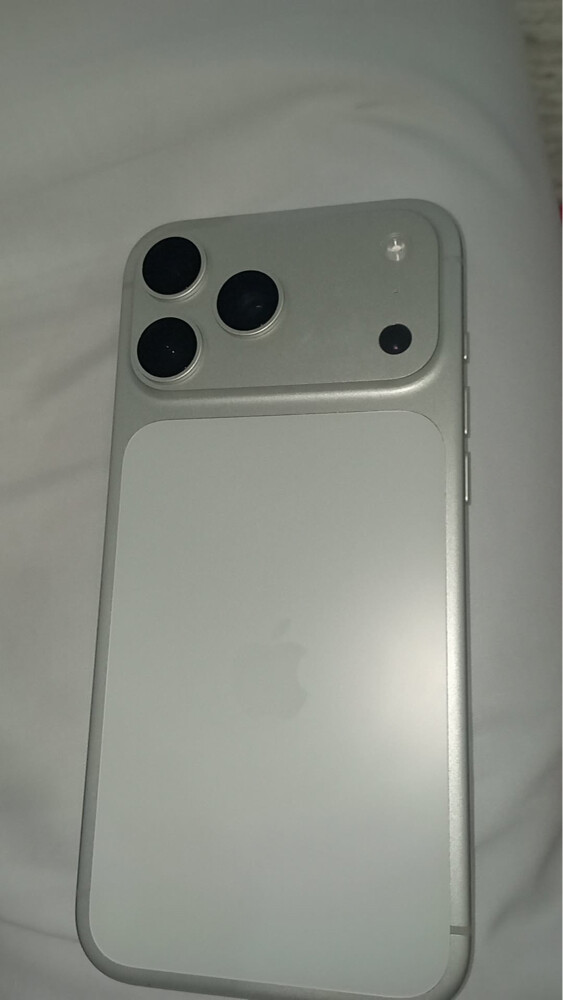 iPhone 17pro max  - 1