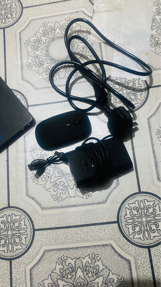 Dell Latitude Laptop in Good Condit - 5