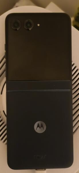Motorola RAZR 60 flip phone - 1