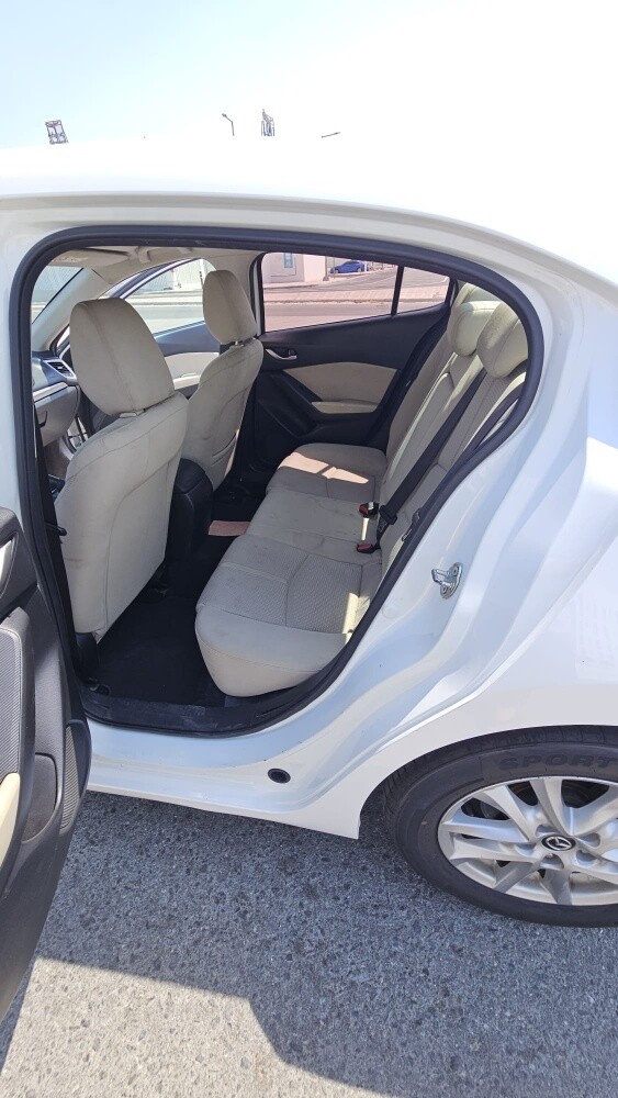 Mazda 3 White - 5