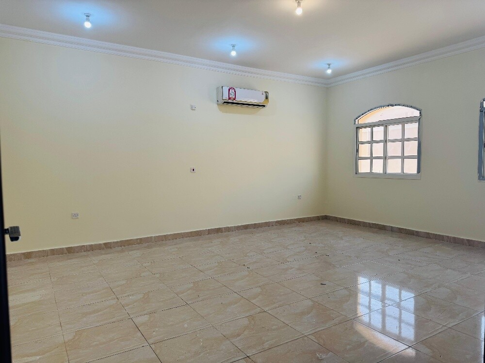 Single-story villa for rent in Umm - 10