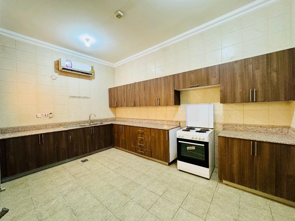 Single-story villa for rent in Umm - 8