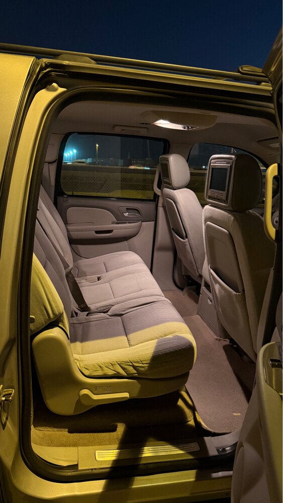 Clean Suburban, new registration - 8