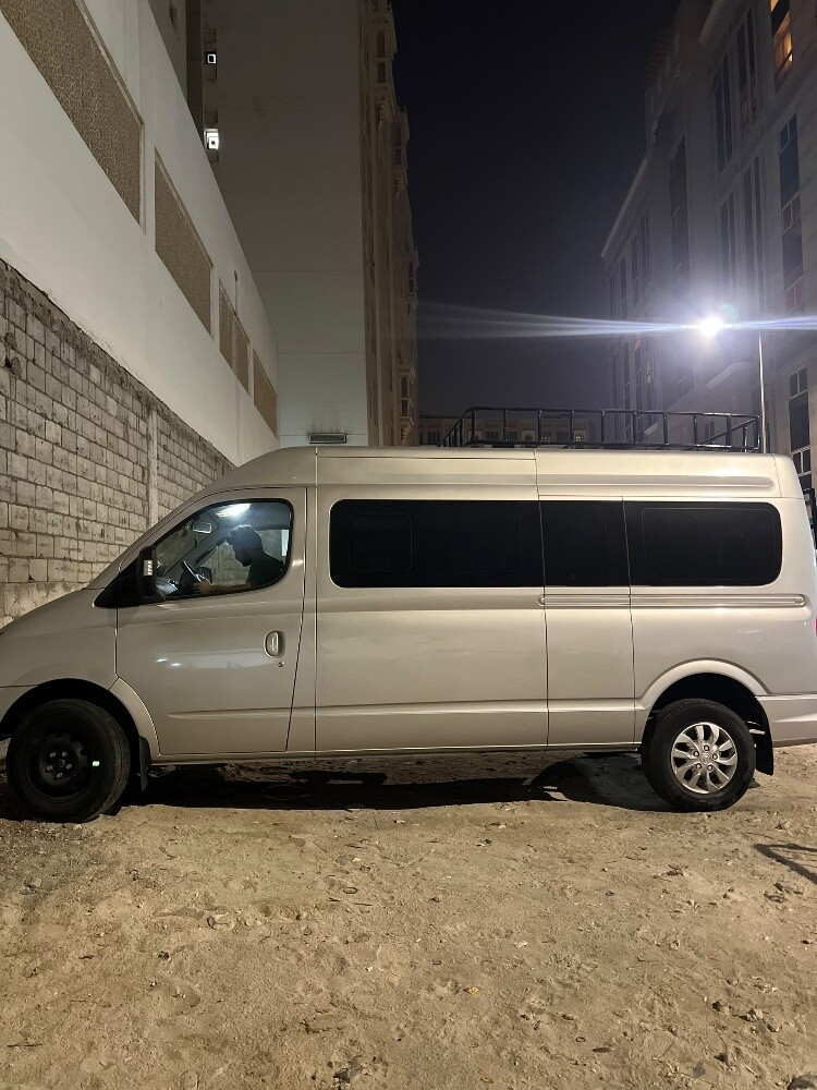 Maxus V80 2022 13 seater - 1