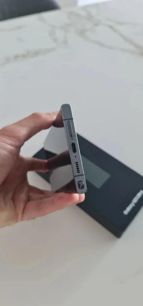 Samsung Galaxy S23 Ultra Broken - 1