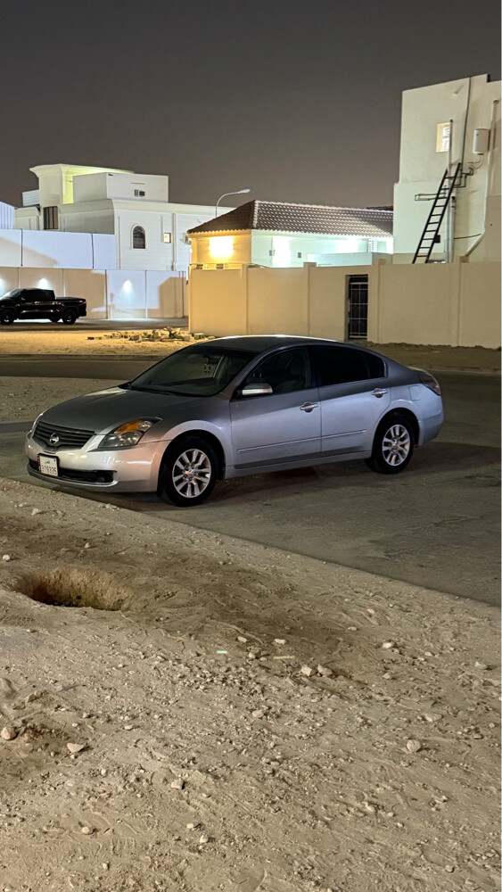 Clean Altima, new registration - 1