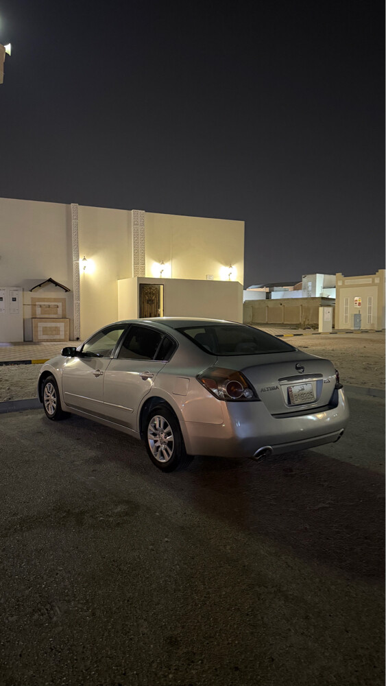Clean Altima, new registration - 2