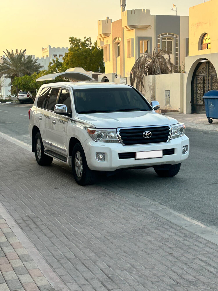 TOYOTA LAND CRUISER 2013 V8 GXR - 4