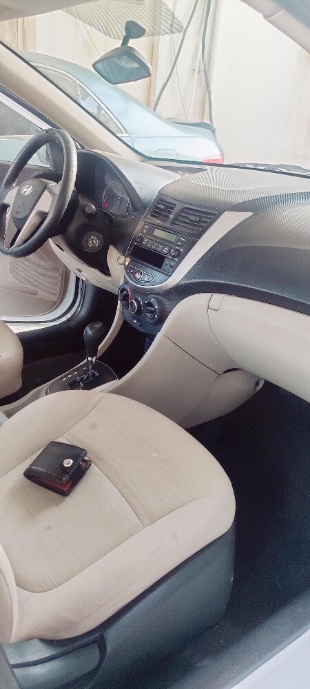 Hyundai Accent - 4